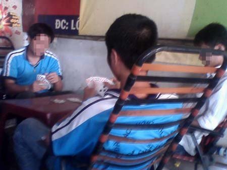 Sinh[-]viên[-]trốn[-]học[-]về[-]bên[-]canh[-]bạc[-]3